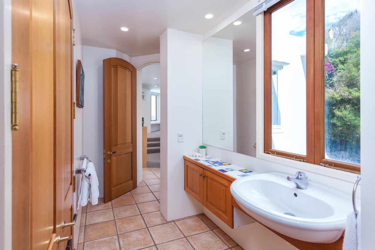 Naxos - Med Style Castle, Ocean Views From Every Room! Bowentown Экстерьер фото