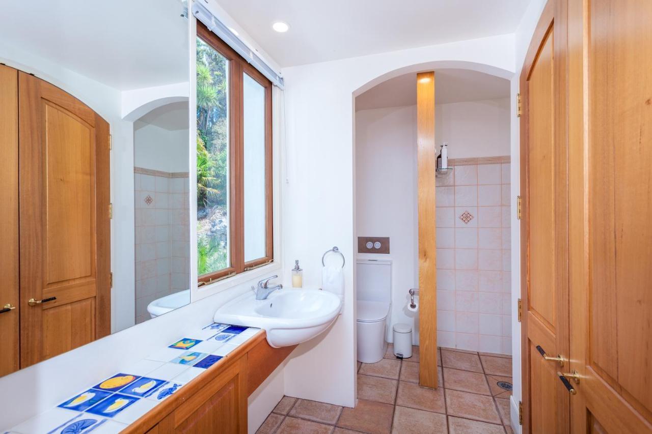 Naxos - Med Style Castle, Ocean Views From Every Room! Bowentown Экстерьер фото
